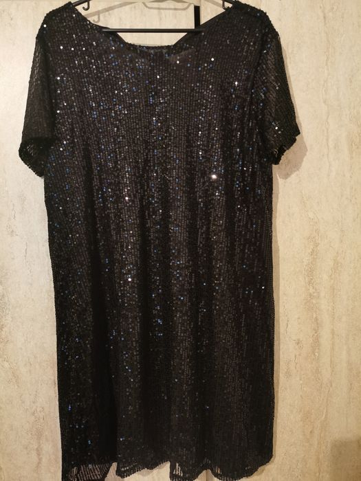 Различни празнични рокли л хл