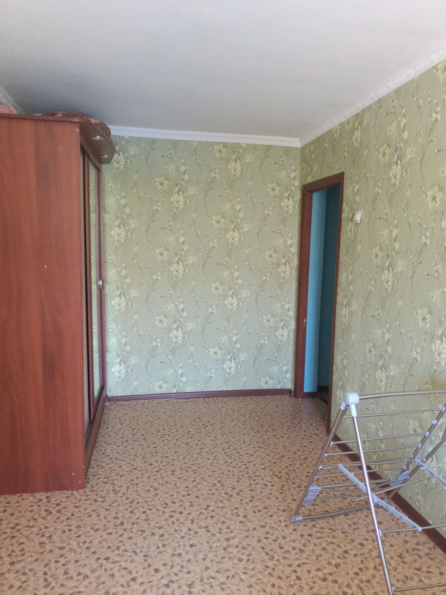 Продается 2-ком кв  4-этаж