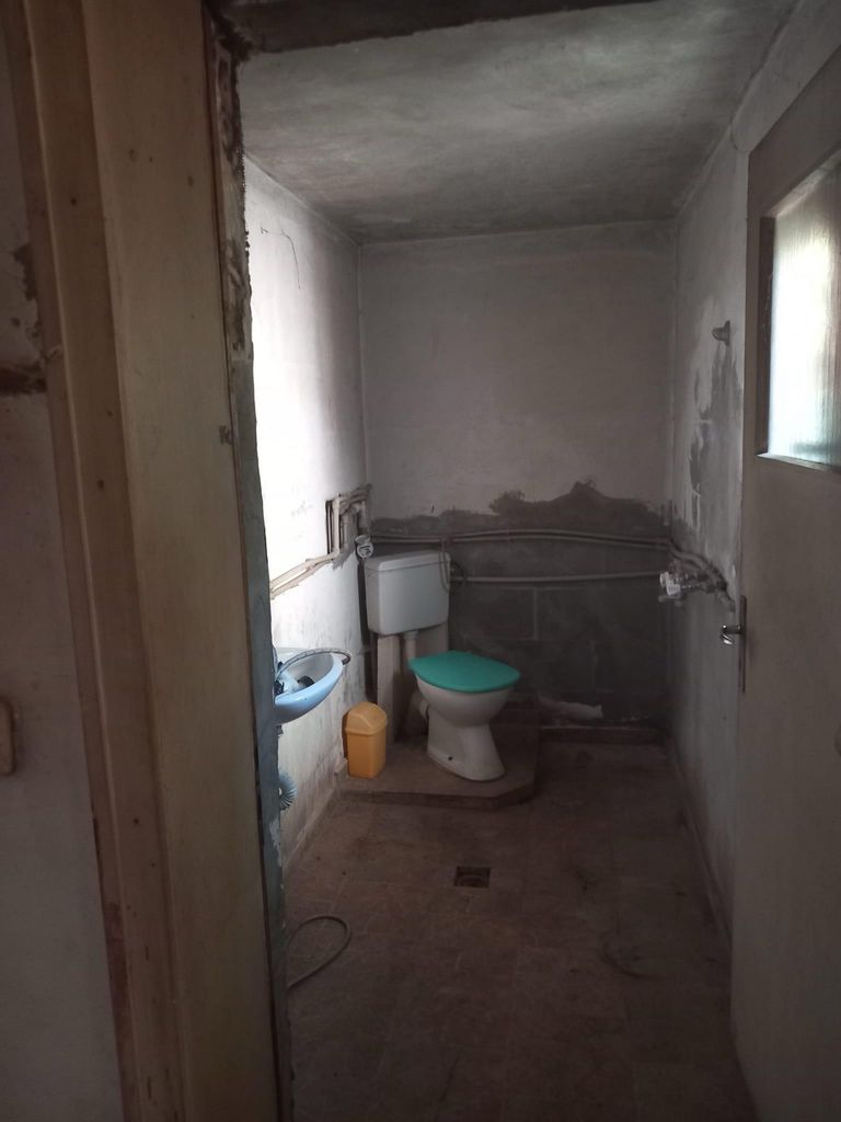 Продава се Къща в Мездра - 150 кв.м за 164 €/кв.м - Снимка #4