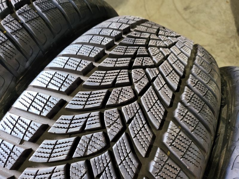 255/45/20 GOODYEAR 4бр
