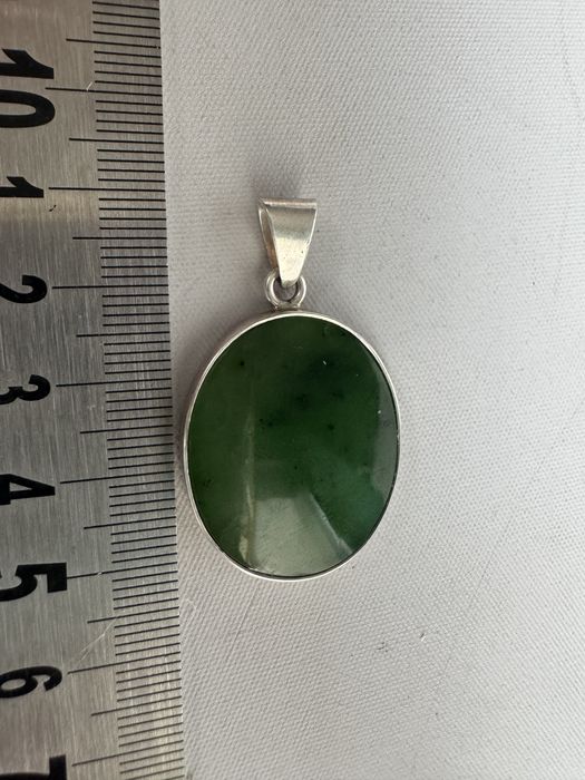 Pandantiv din argint si jad