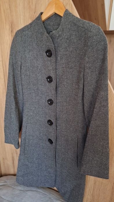 Дамско дълго палто на Andrews ladies.Р-р 42 (xs/s).Сиво. Използвано.