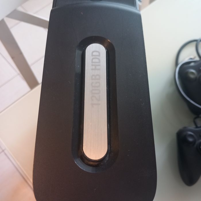 Consola XBOX 360, 2 Controllere, HDD 120GB, Jocuri