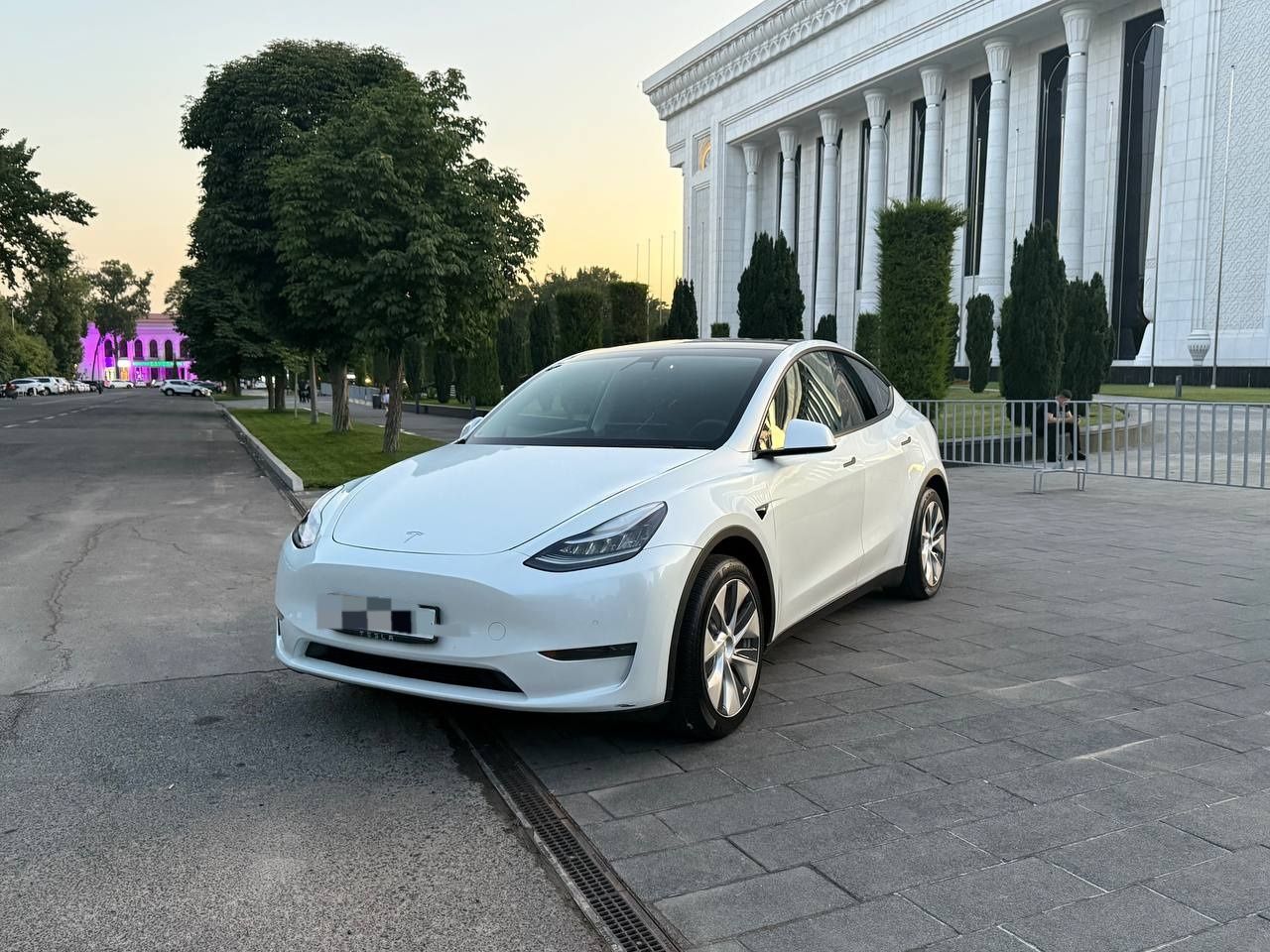 Tesla Model Y. Насия. савдога. берилади
