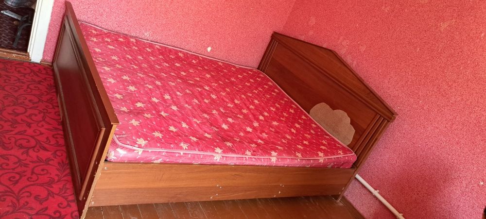 Ikki kishilik spalniy sotiladi