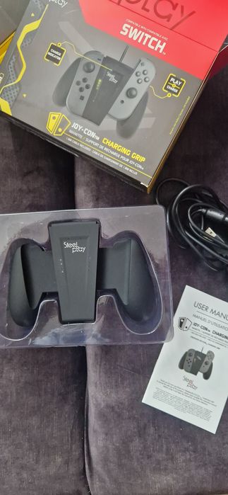 Set Nintendo Switch Joy-Con Charging Grip + carcasa protectie