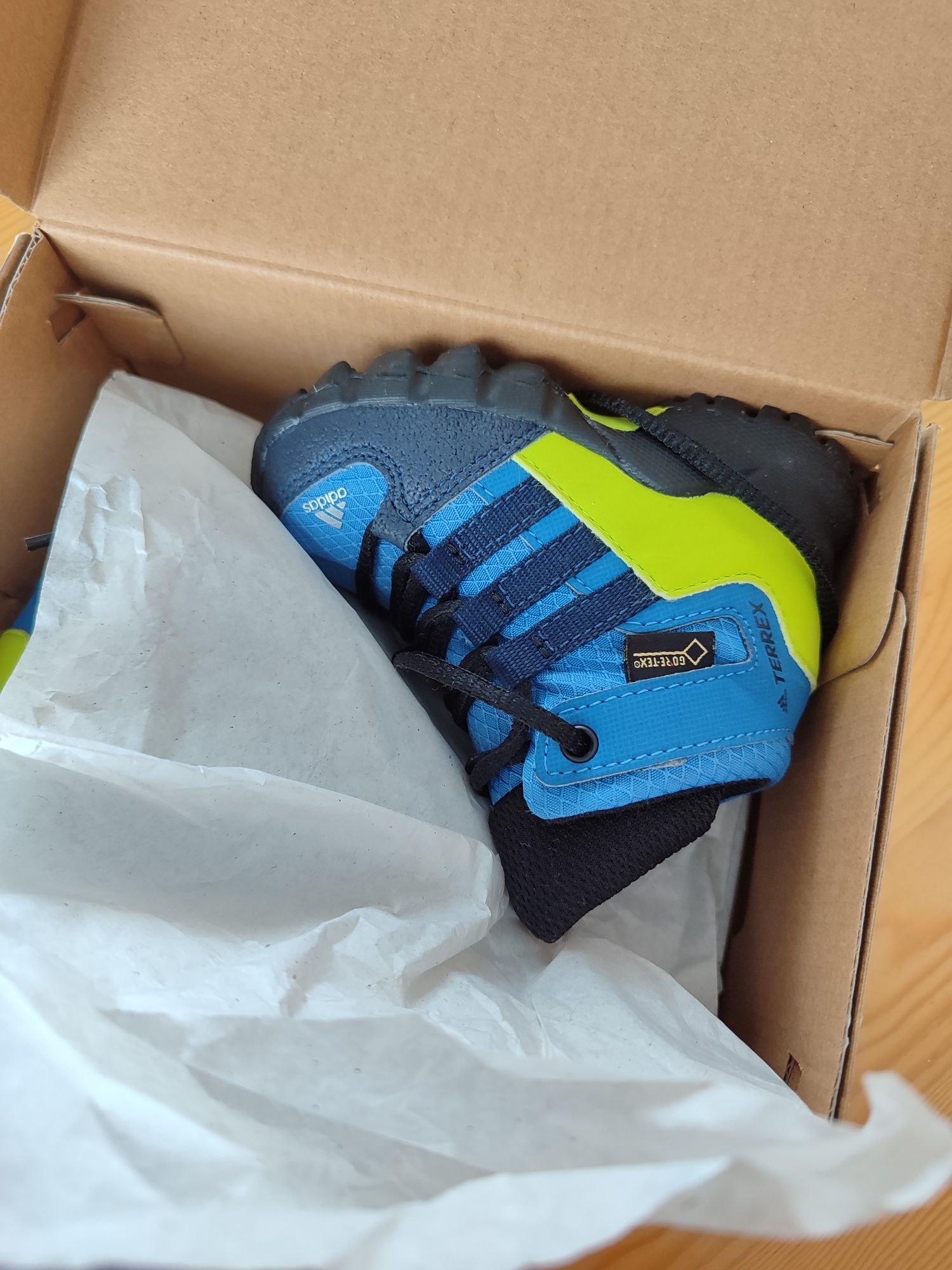 Adidas Terrex mid GTX I.
18 номер, обувани броени пъти от неп