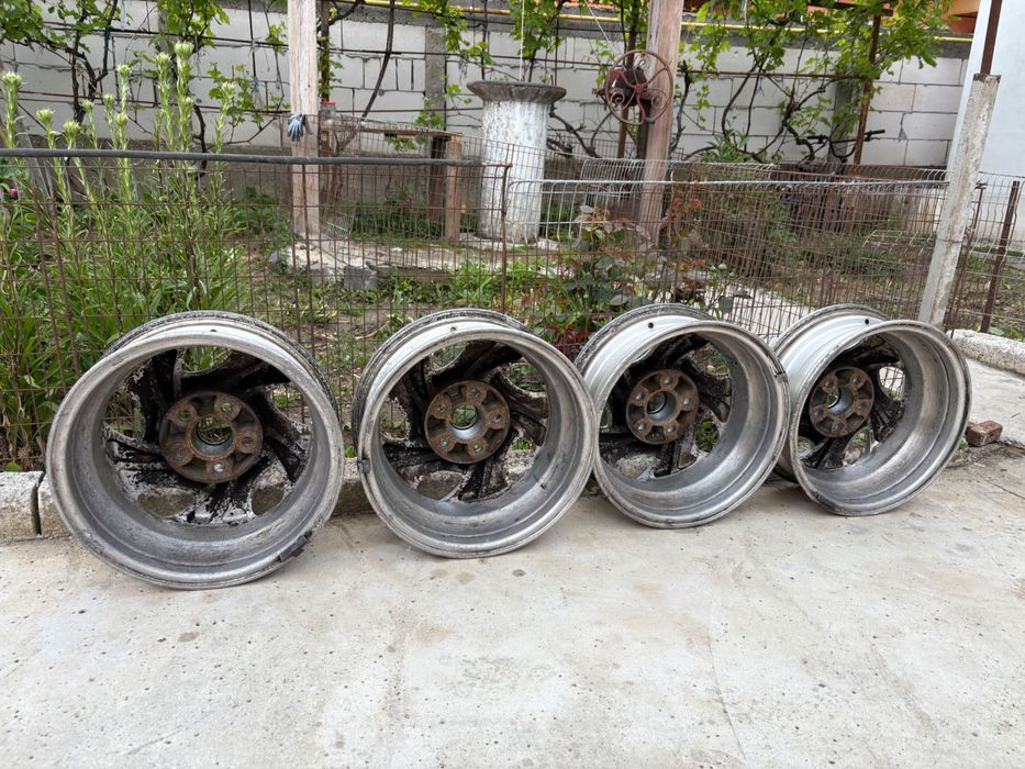 Vând jante Peugeot r16