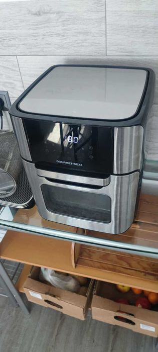 Vând fripteuza cu aer cald Gourmetmaxx model GLA-1003,