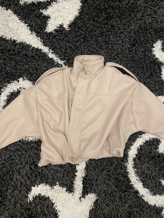 Дамско бежаво яке