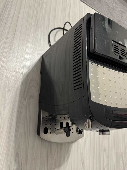 Кафе автомат Delonghi magnifica s