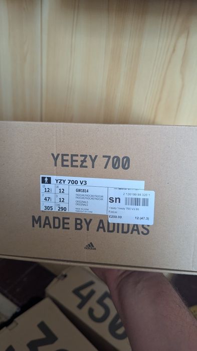 Yeezy 700 Fade Carbon Reflective