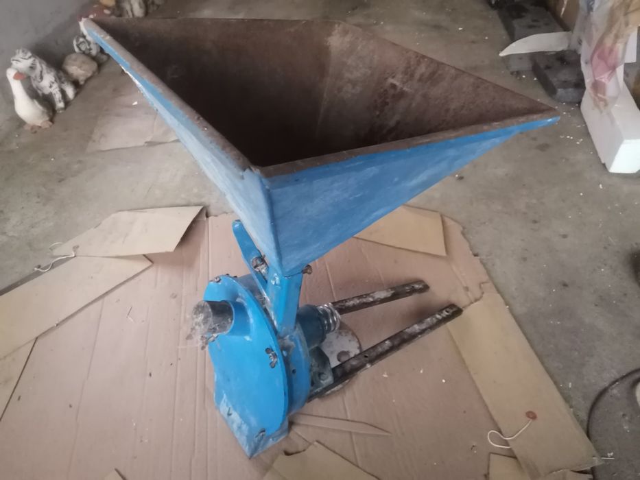 Vând moara cereala cu ciocanele