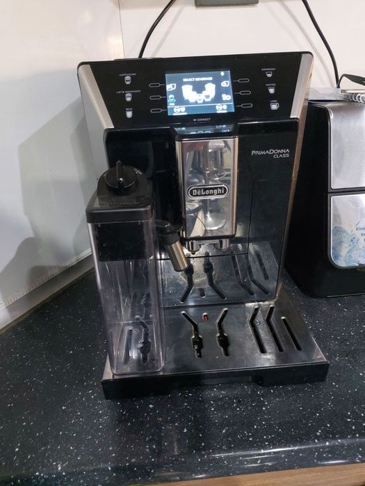 Продавам  Delonghi  Prima Donna  Class