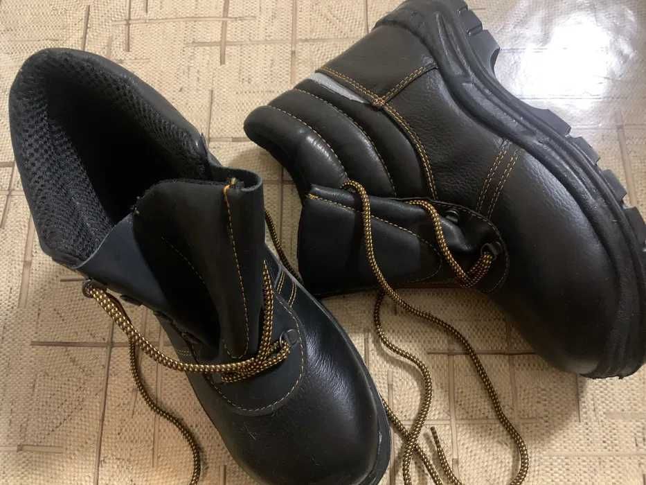 Продам рабочую обувь