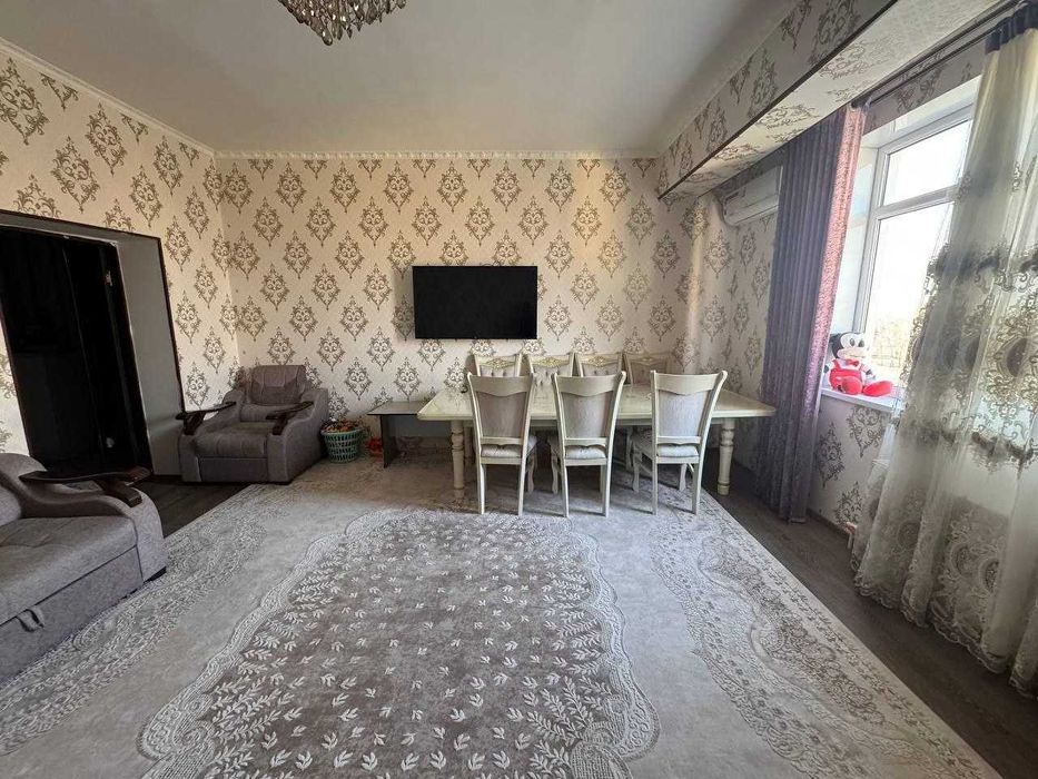 Янги домдан 2 каватдан  2 хонали 90m2  квартира сотилади Голубой экран