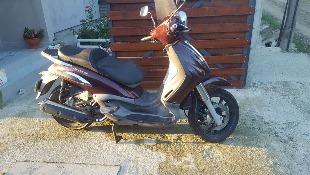 Vând (schimb)scuter Piaggio Beverly motor 500 . An 2005