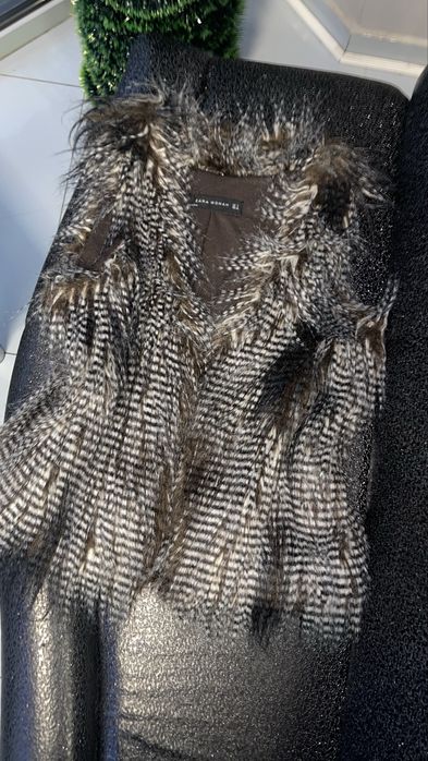 Прекрасен елек с косъм на Zara