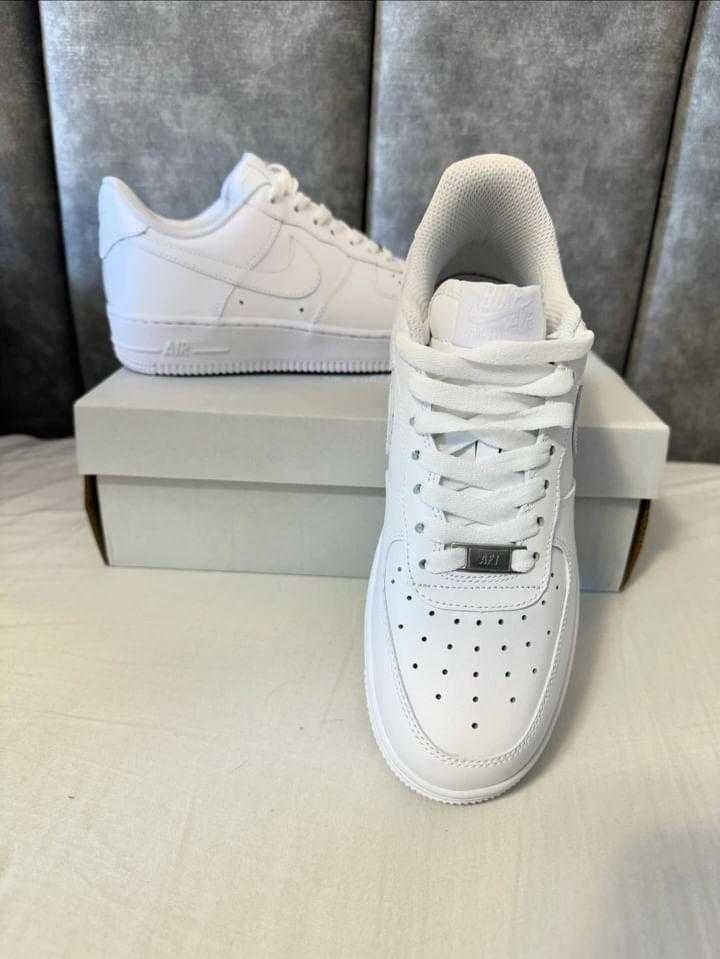 Nike Air Force 1 Triple White