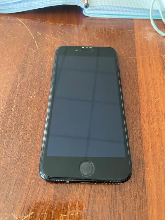 Iphone SE 2022 догаварная очен хорошом состаяание 40.000 тг пишите есл