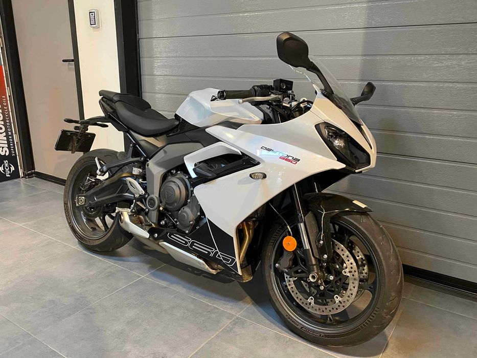 Motocicleta Triumph Daytona 660 Second, 2024