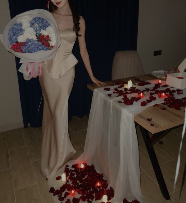 Продается шикарный корсет с юбкой