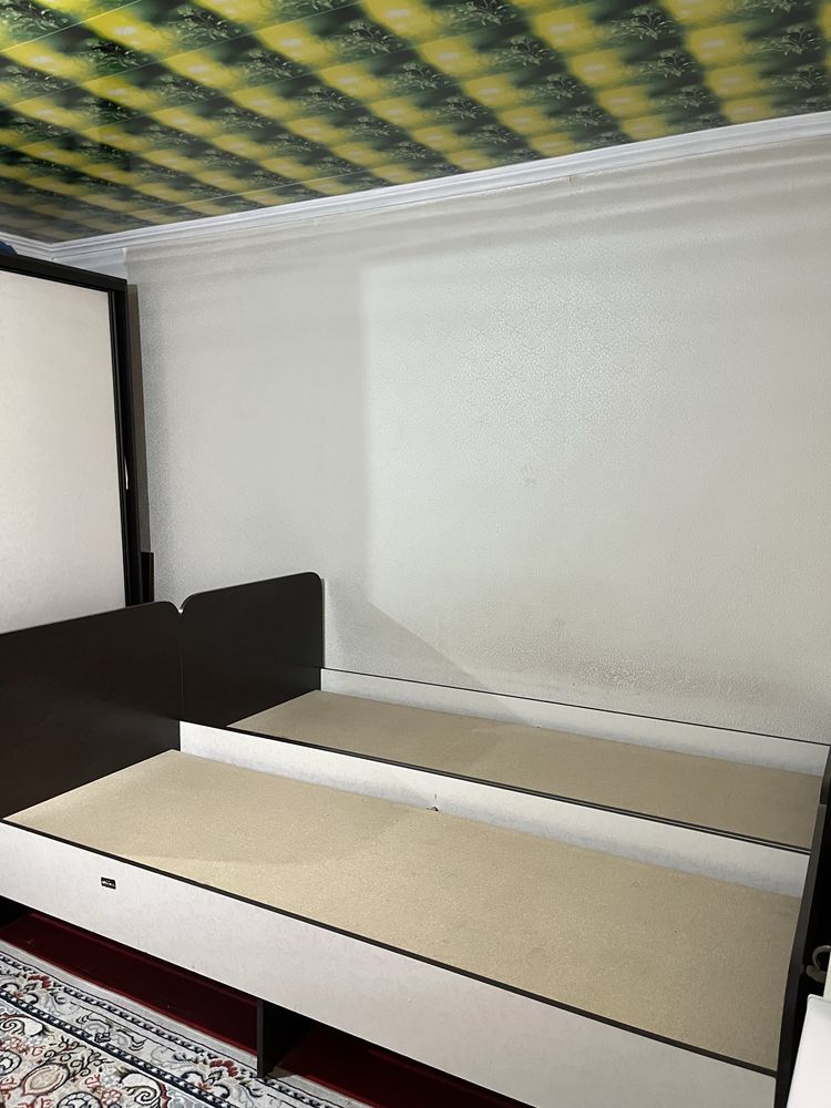 2Кровать,жағдайы өте жақсы почти новый.