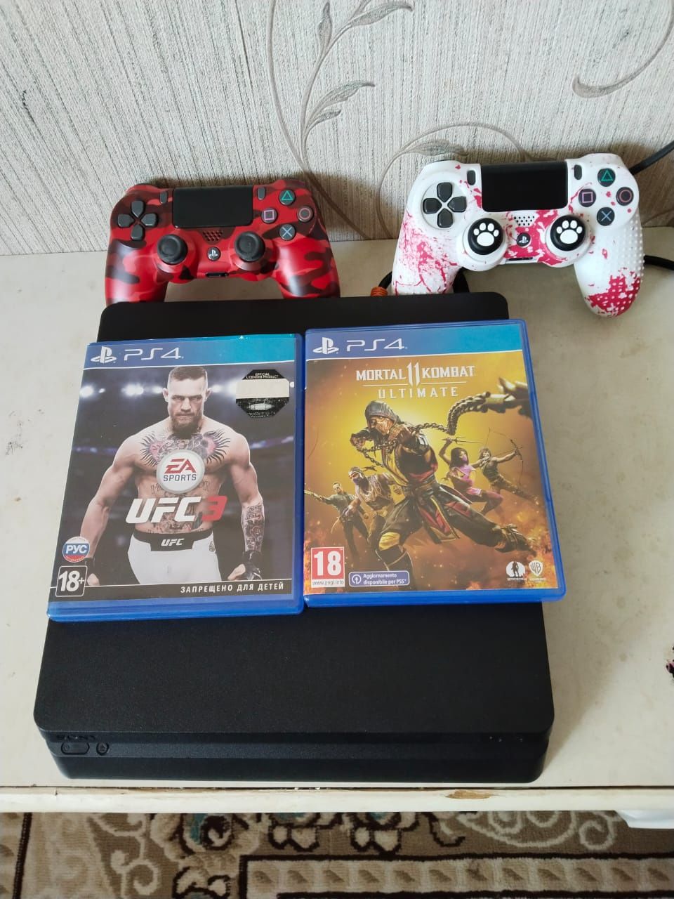 Продам PS4 с играми