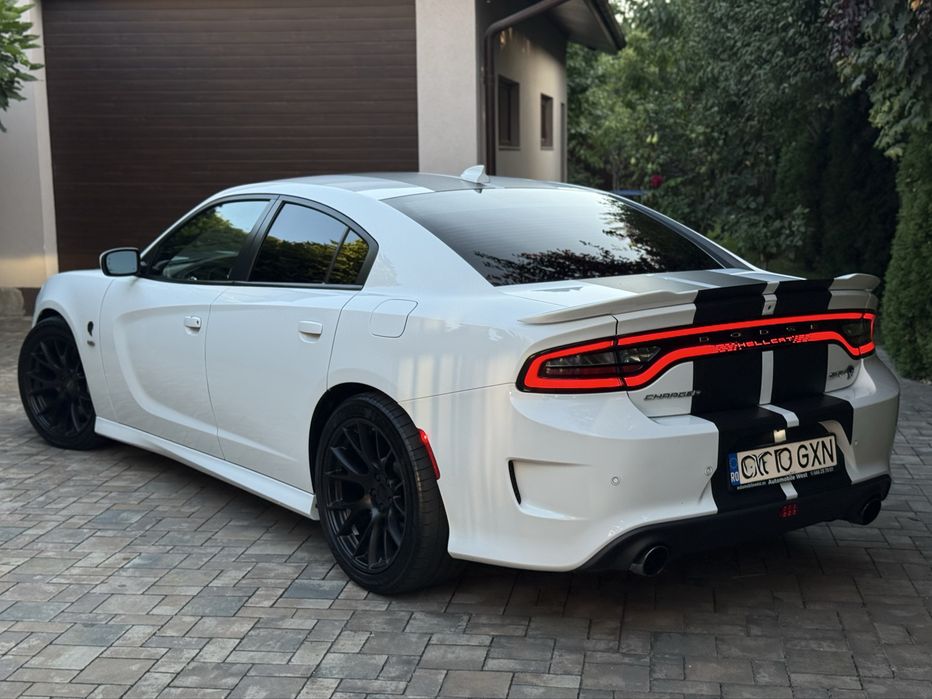Dodge Charger SRT Hellcat HEMI 717CP