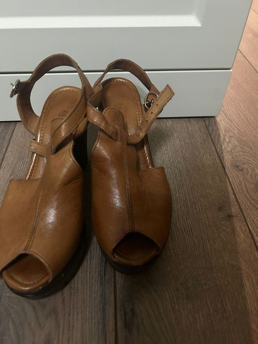 Отдам даром туфли женские кожаные,р-р 38 за плитку шоколада или сникер