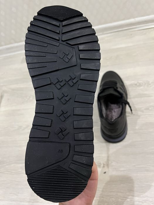 новая, зимняя Мужская обувь. 40 размер