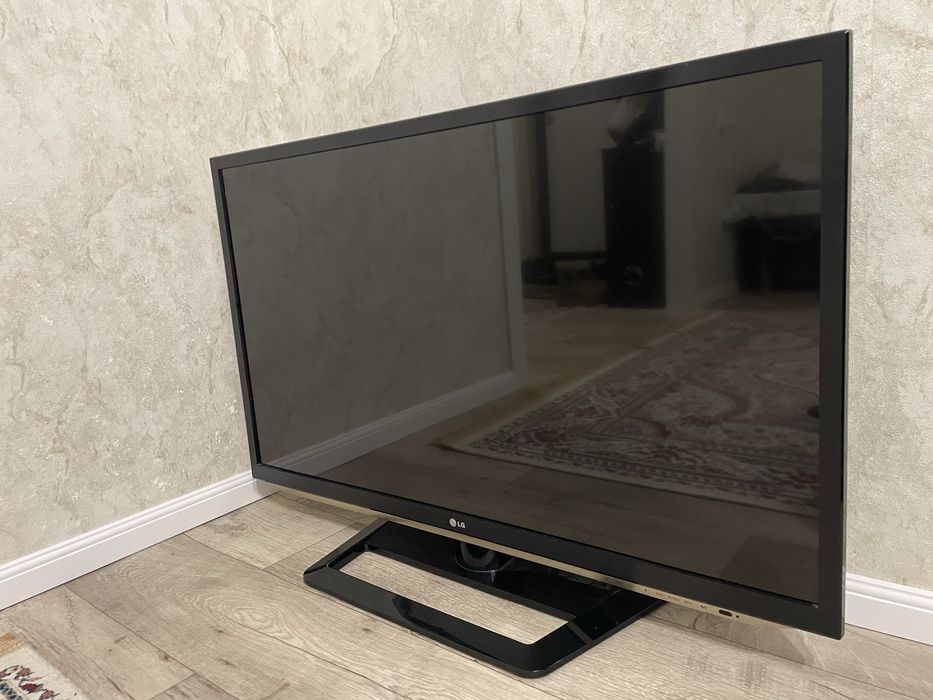 Продам телевизор, не смарт, разбитый экран