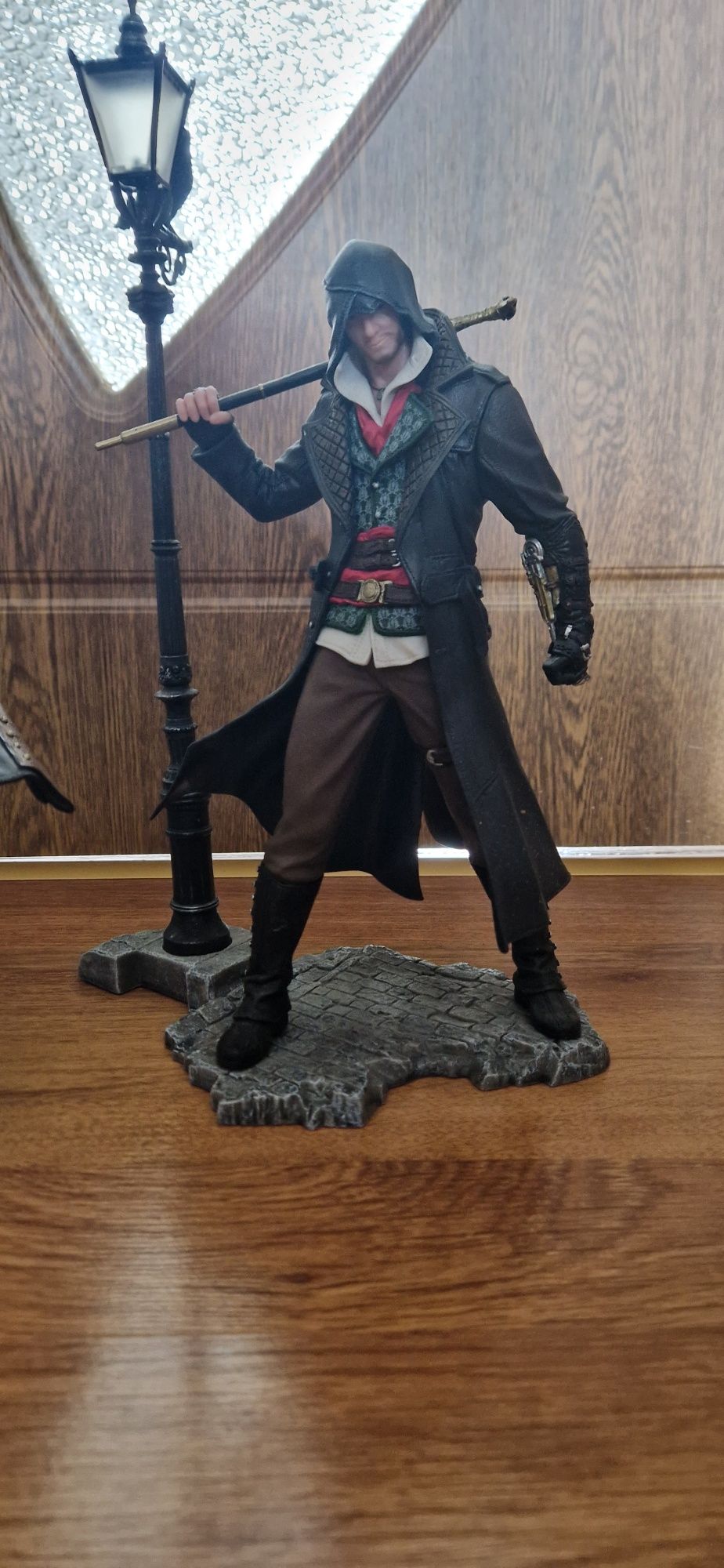 Vând figurine Assassin's creed Unity și Syndicate