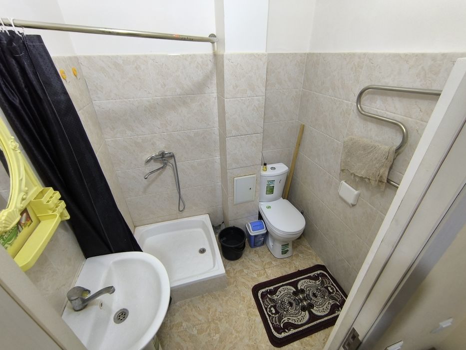 2 хонали квартира ижарага берилади. Янгийуль хамма шароитлари бор.