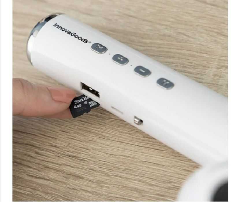 Difuzor wireless multifuncțional în formă de cască de telefon gigant.