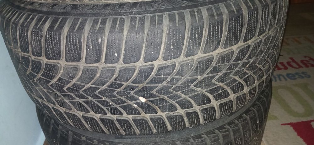 Vând cauciucuri de iarnă