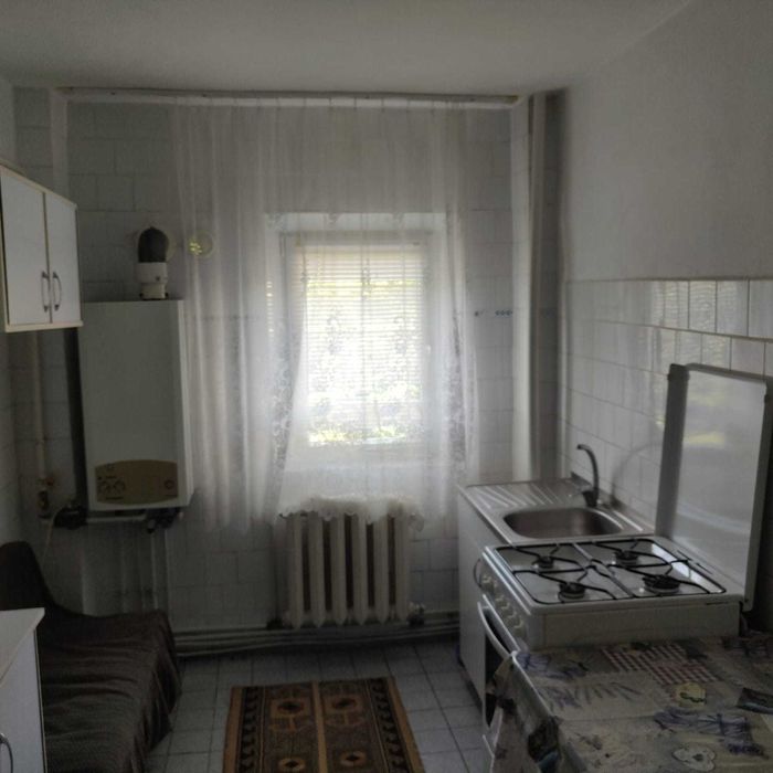 Apartament 3 camere, decomandat, zona Vale, langa piata si gara