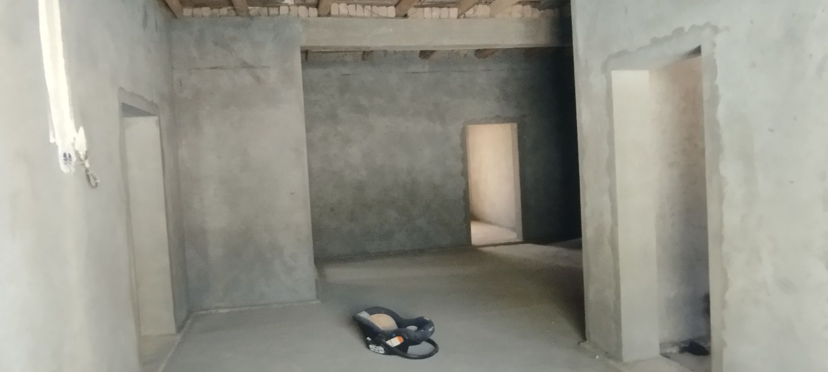 Ховли 16 сути 320 м²  сотилади
