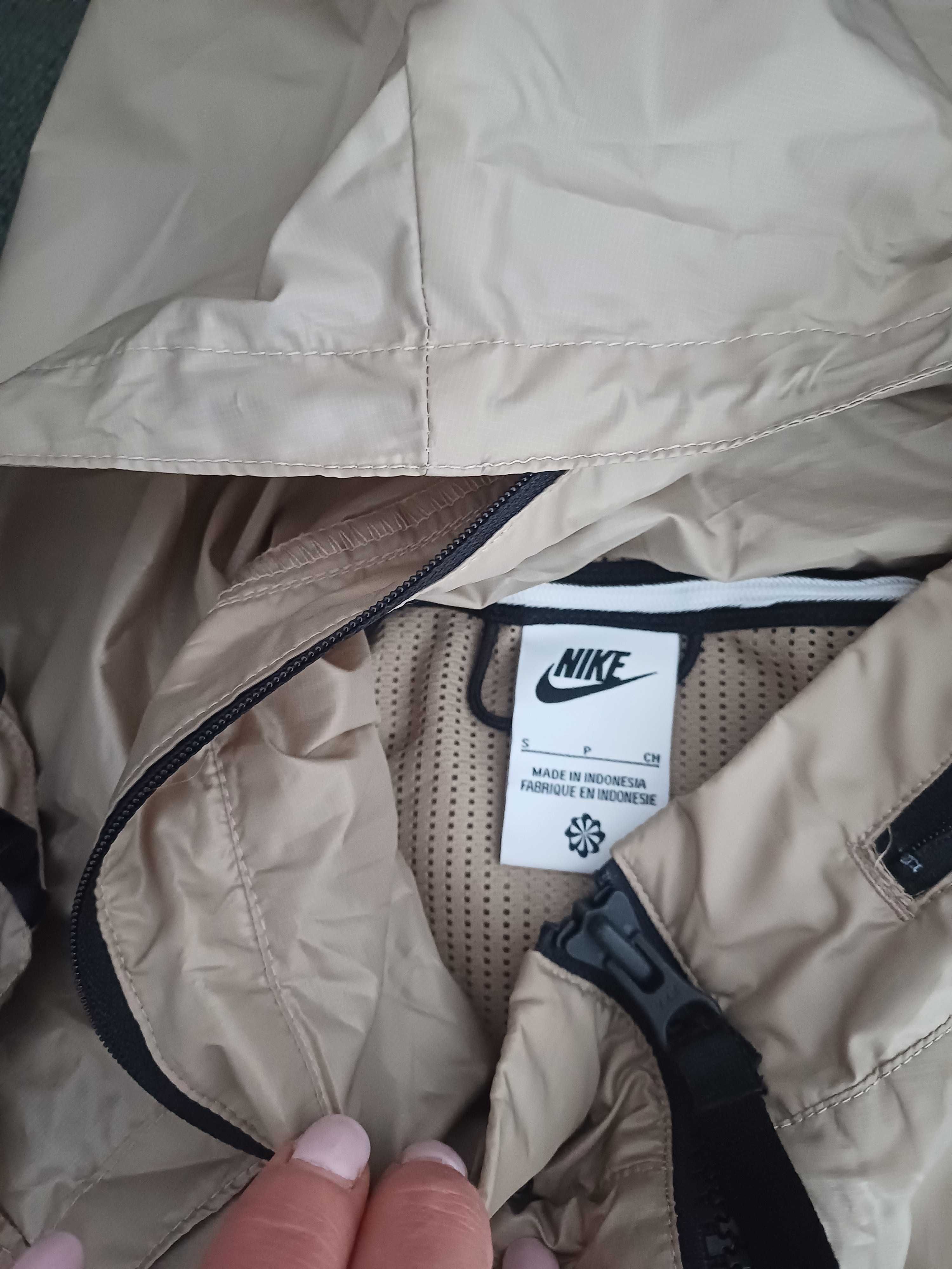 Лятно мъжко  яке Nike