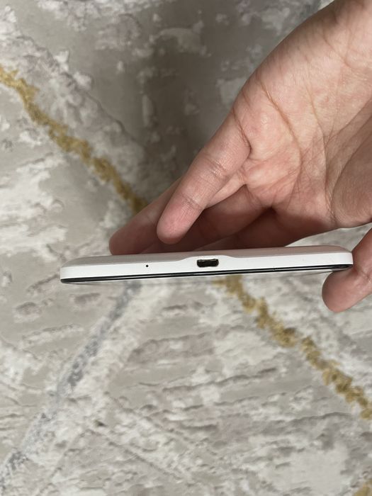 Планшет    Tab 4