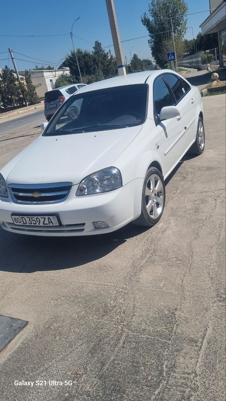 Lasetti 1.8 moshina holati ideal R17 diska rasxodi yoʼq
