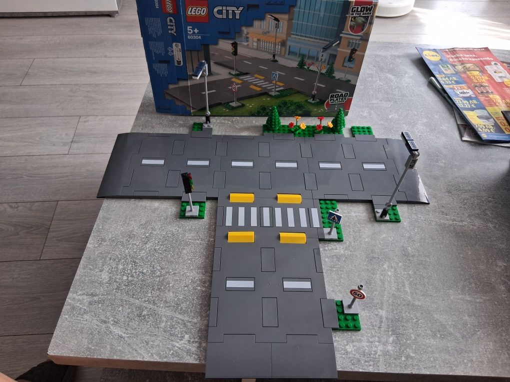 Лего Сити 5+ пътни знаци и Трактор Lego City