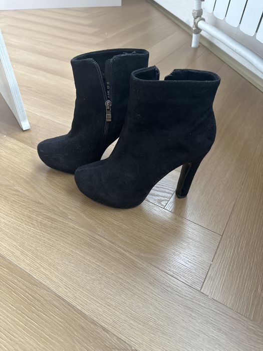 Продам замшевые сапоги в отличном состоянии