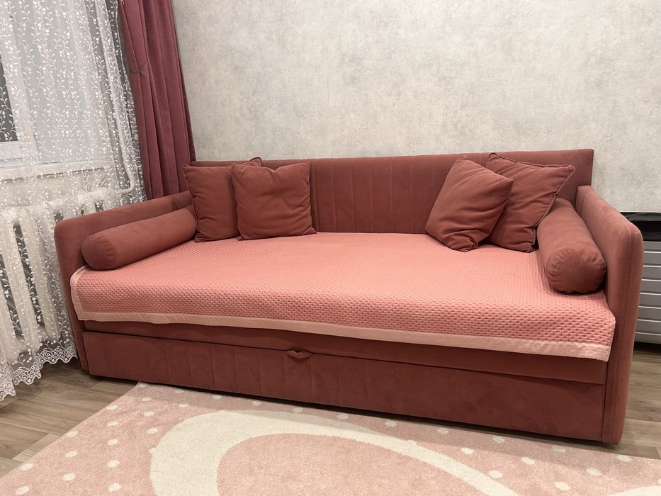 Продам диван в прдростковую