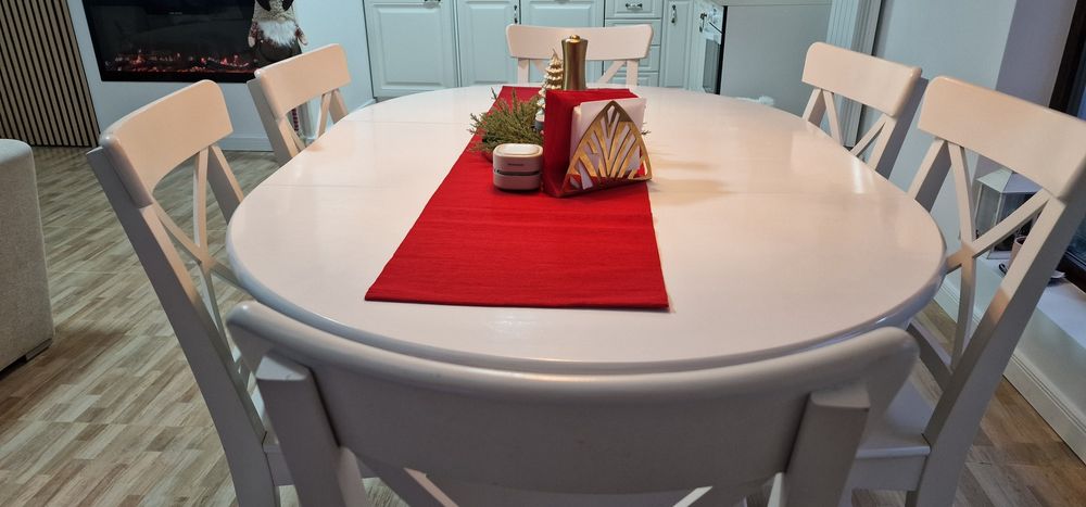 Masa ovala si 6 scaune Ikea.