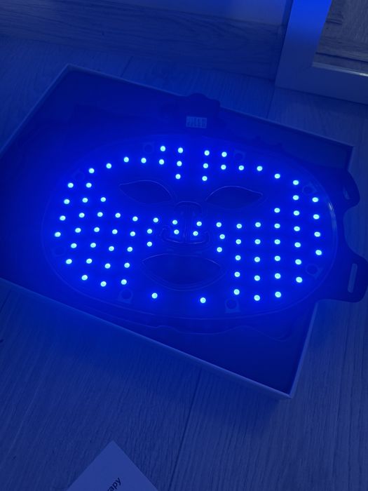 Masca de fata cu leduri pentru ingrijire si tratament facial