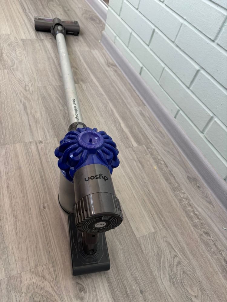 Продам пылесос Dyson V6