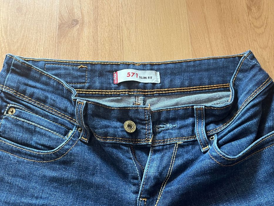 571 Levi’s Slim Fit Low Waist Jeans