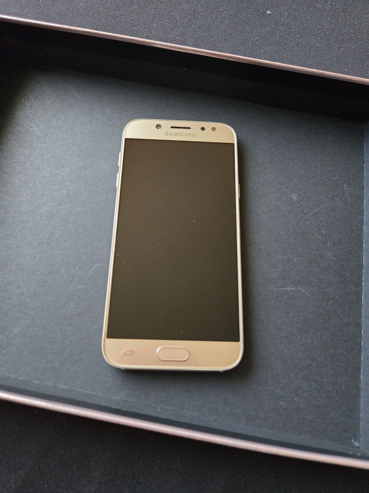 Samsung Galaxy  S 8 ,J 5