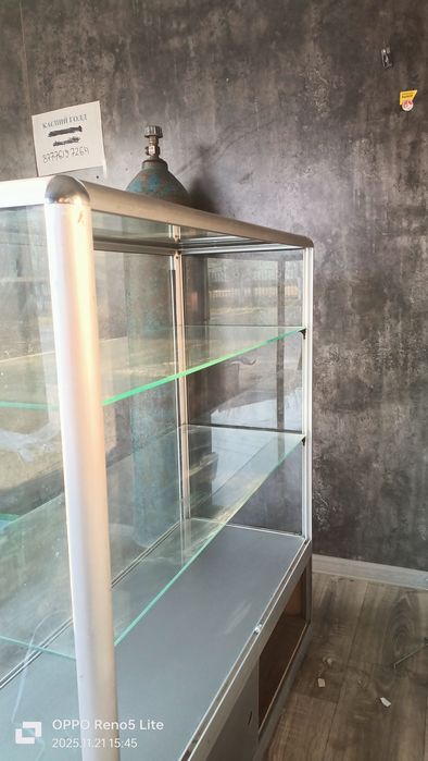 Продам витрину из  стекло
